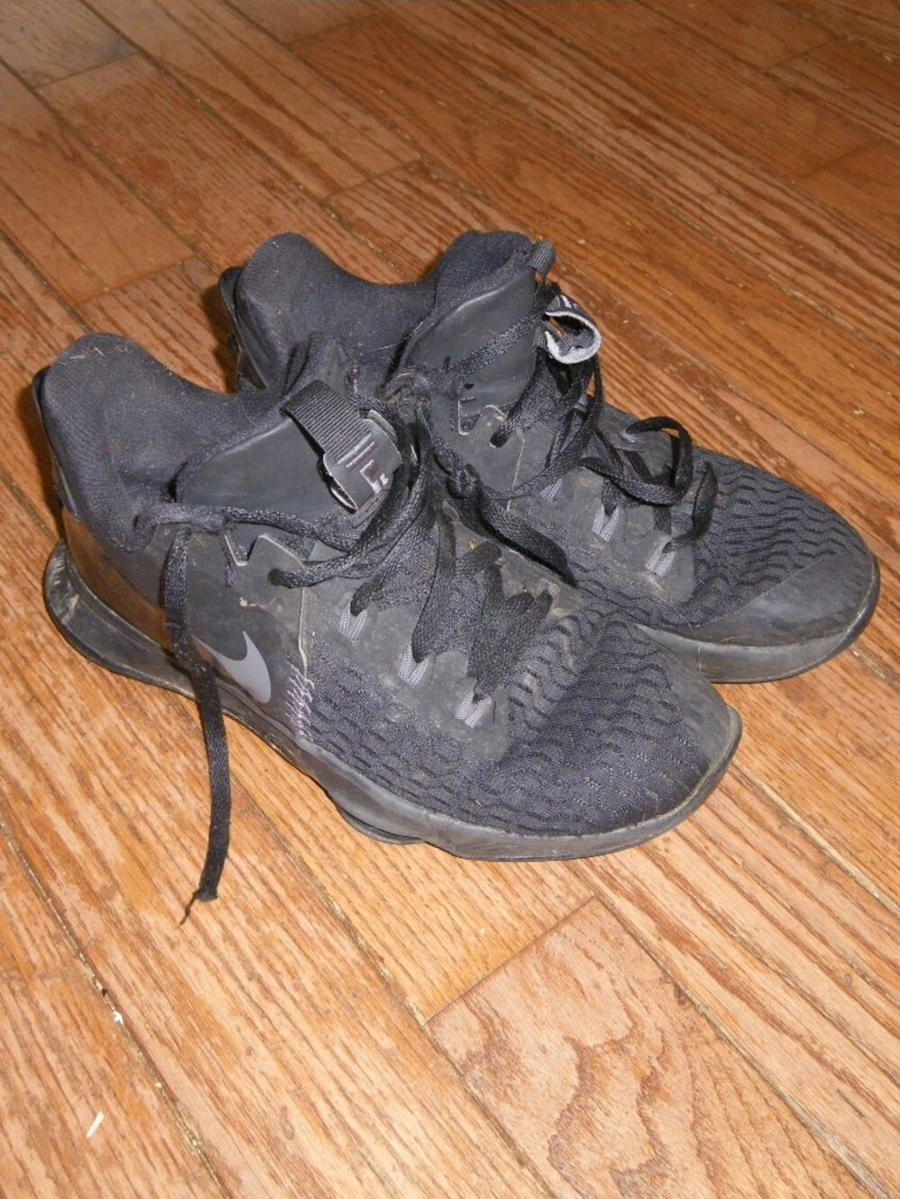 Teen’s Nike Basketball High-Top Athletic Shoes